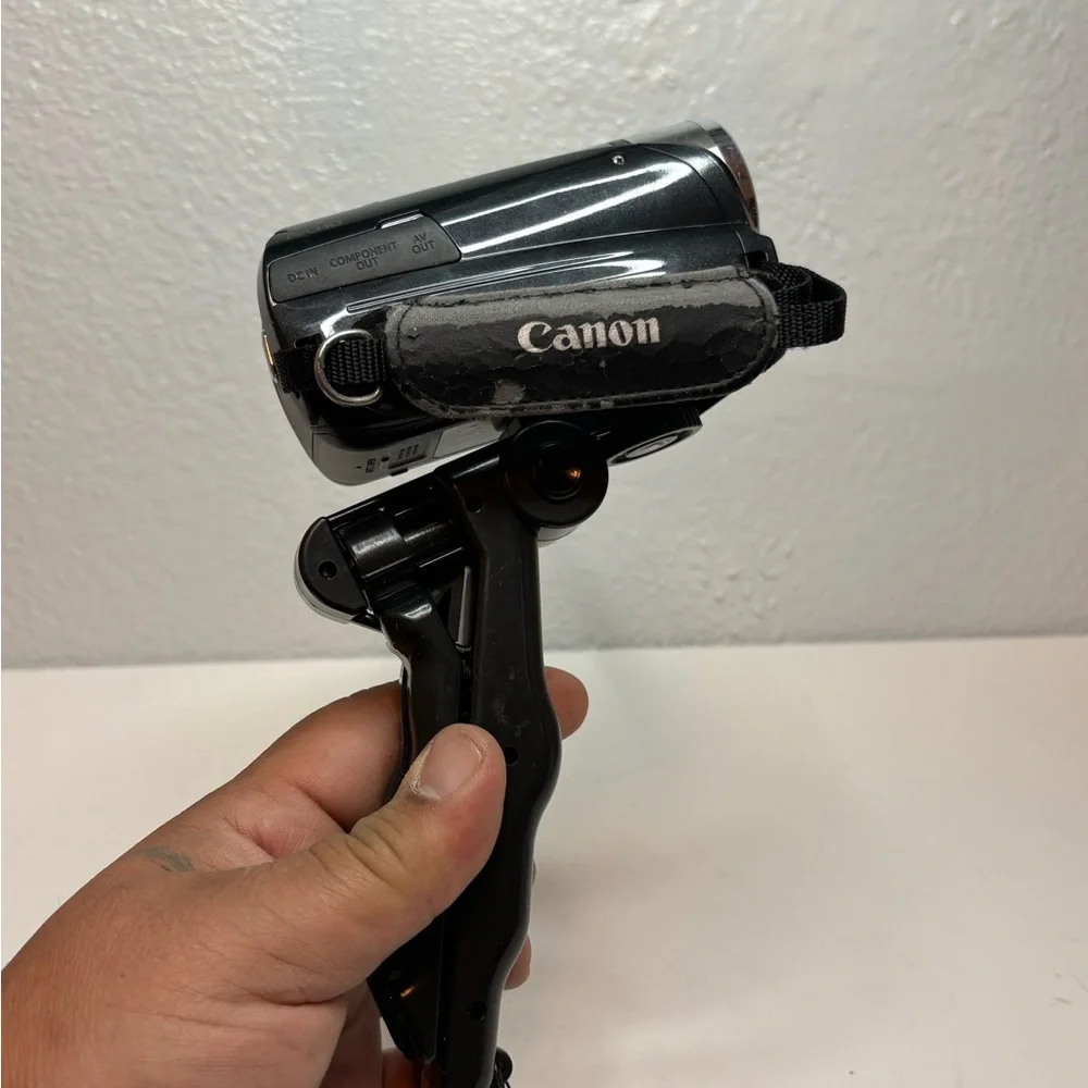 Canon VIXIA HF R21 Black HD Camcorder untested no charger
